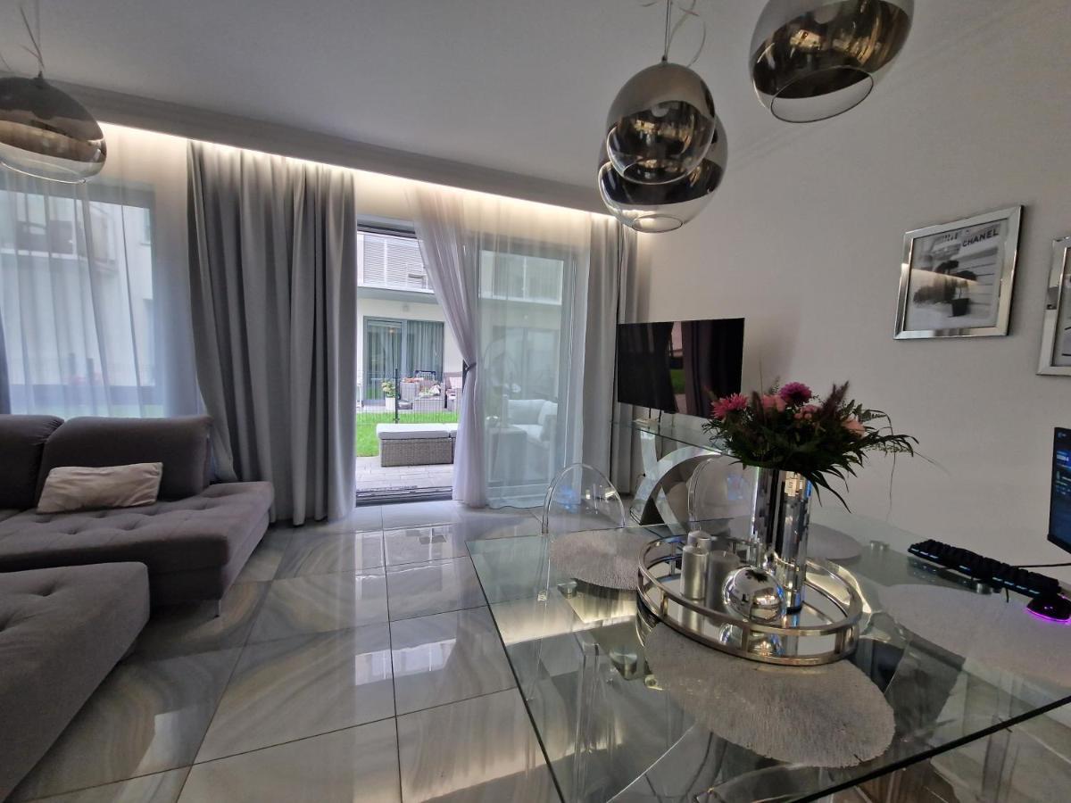 Maxim Apartment โปเบียโรโว ภายนอก รูปภาพ