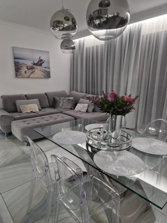 Maxim Apartment โปเบียโรโว ภายนอก รูปภาพ