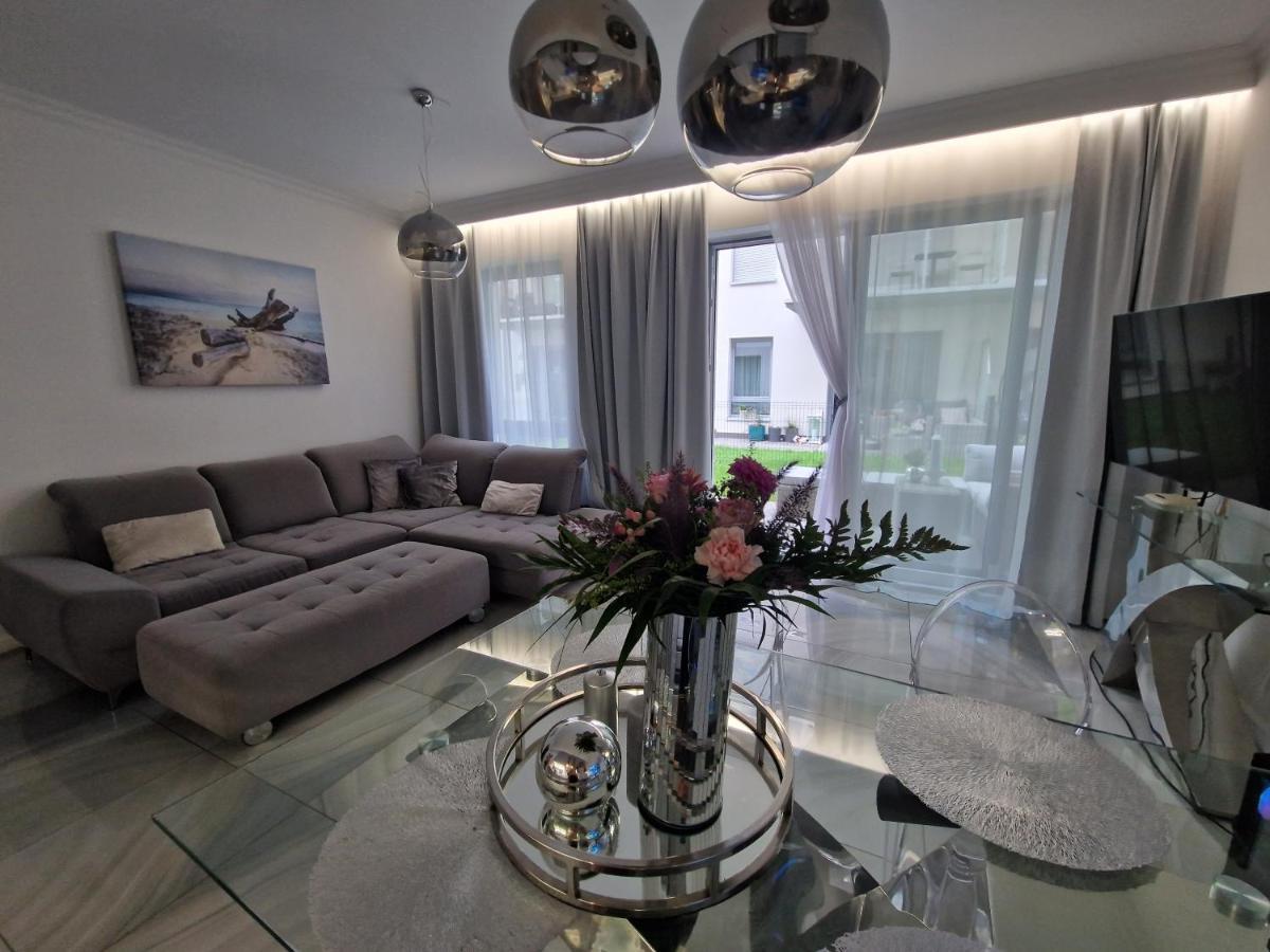 Maxim Apartment โปเบียโรโว ภายนอก รูปภาพ