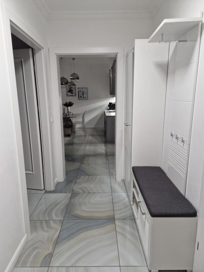 Maxim Apartment โปเบียโรโว ภายนอก รูปภาพ