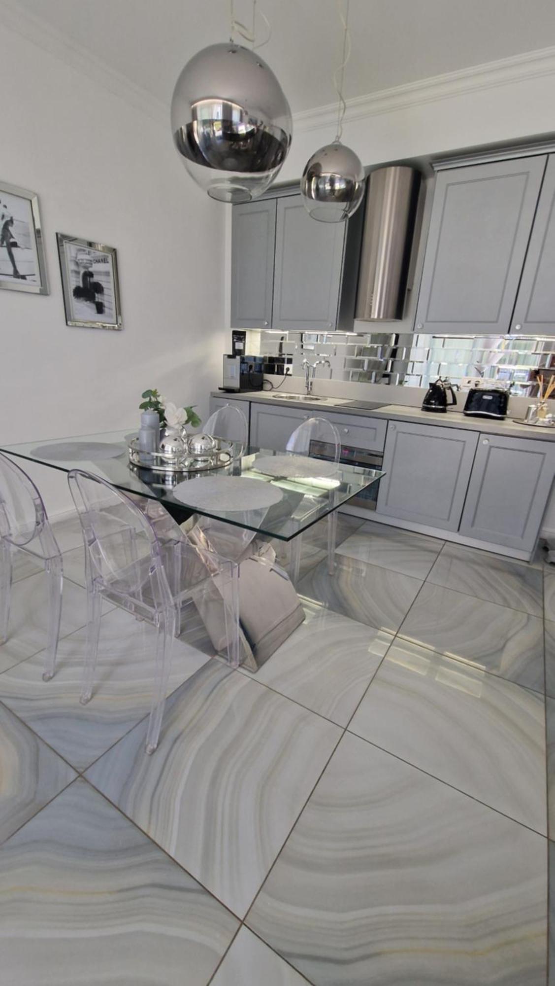 Maxim Apartment โปเบียโรโว ภายนอก รูปภาพ